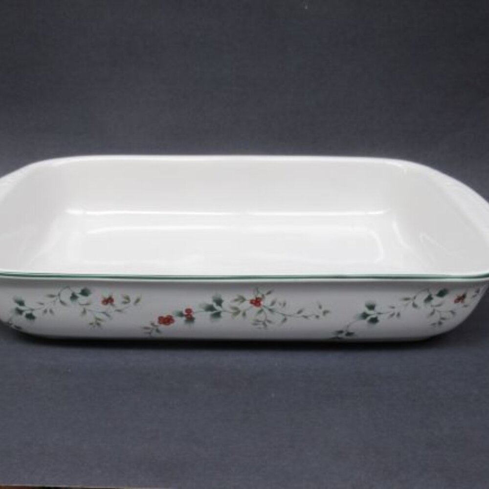 Pfaltzgraff China WINTERBERRY WINTER BERRY 13 3/4 inch Rectangular Bake Dish